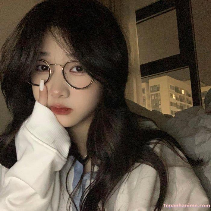 ảnh gái xinh tóc dài đeo kính che mặt 40