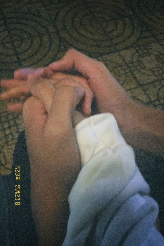 Ảnh Nắm Tay Người Yêu Thật 17