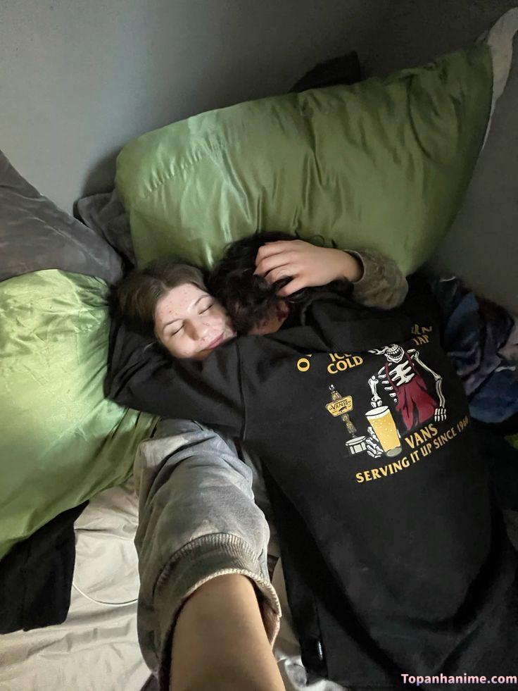 Ảnh ôm người yêu ngủ 7