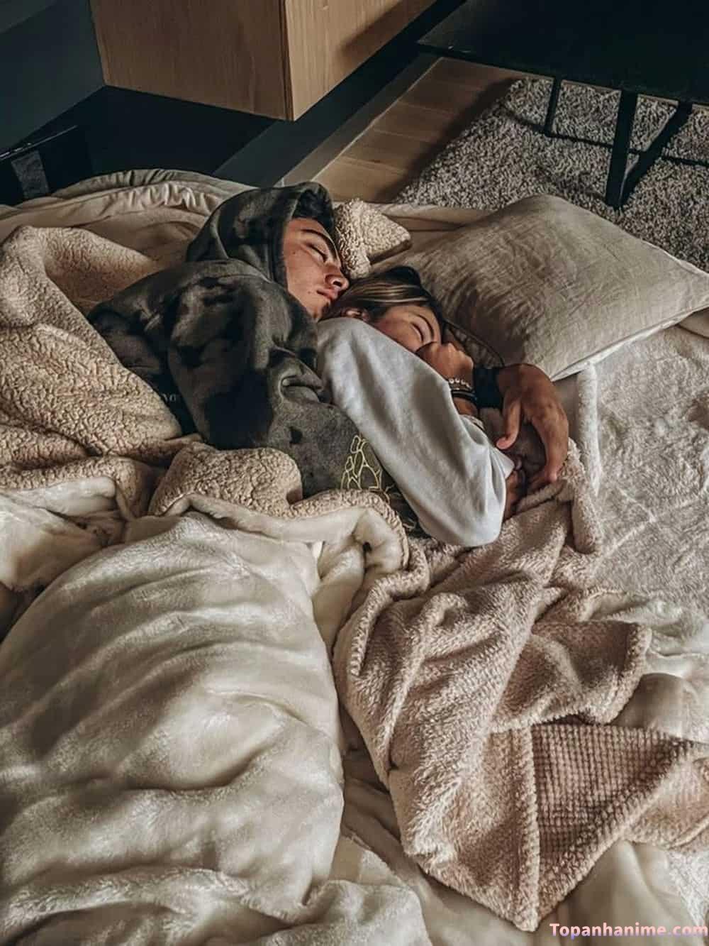 Ảnh ôm người yêu ngủ 11