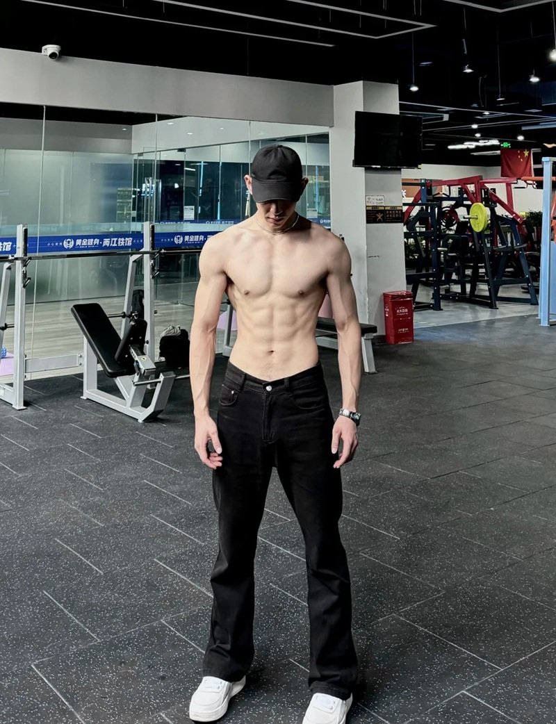 ảnh trai 6 múi 10