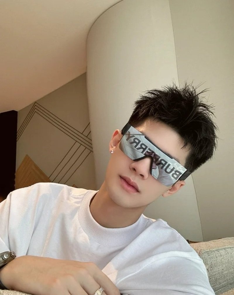 ảnh trai đẹp che mặt 13