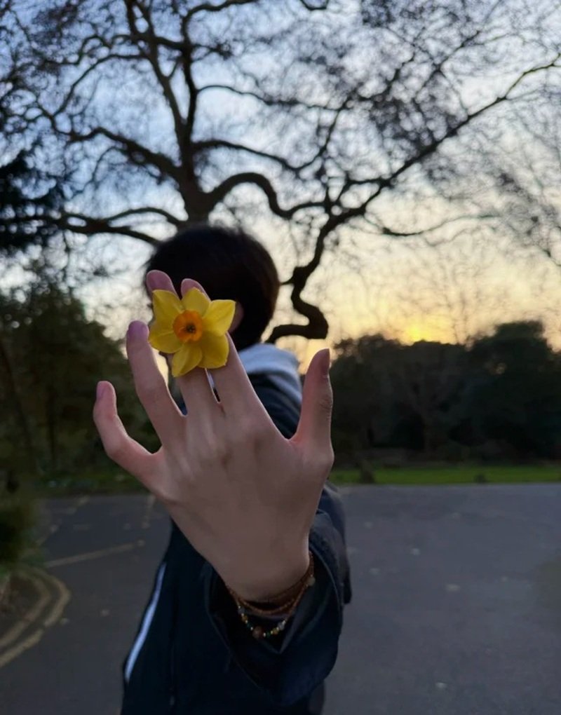 ảnh trai đẹp che mặt 37