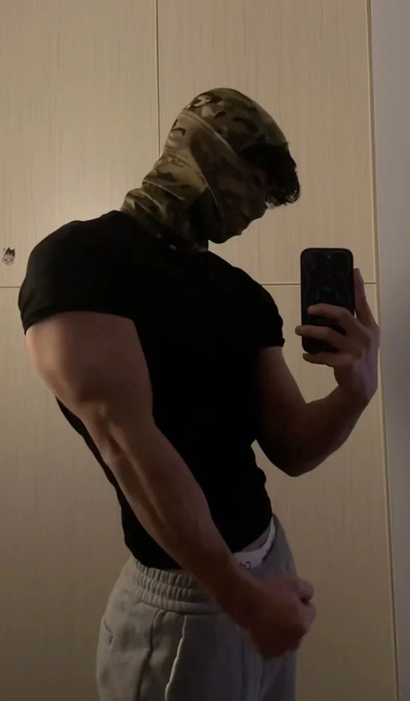 ảnh trai đẹp che mặt 10