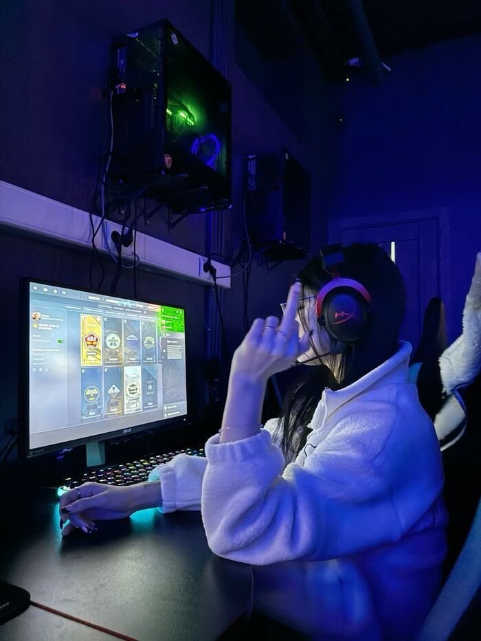 Attractive Instagram Hidden Face DP for Girls 10