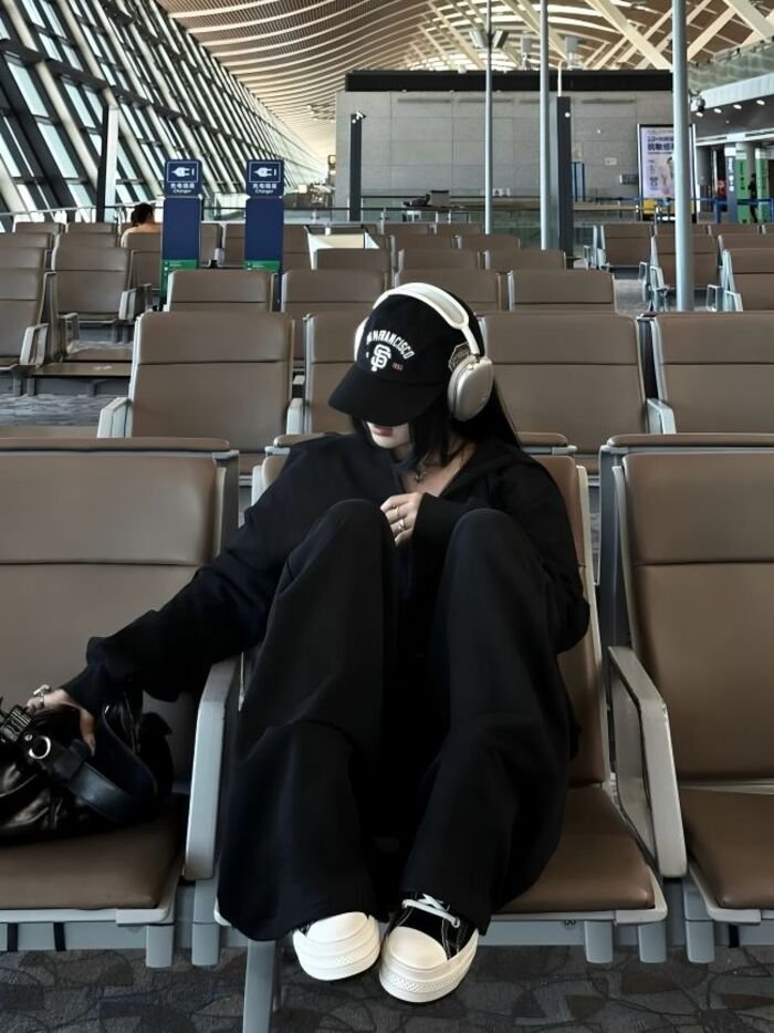 Attractive Instagram Hidden Face DP for Girls 2