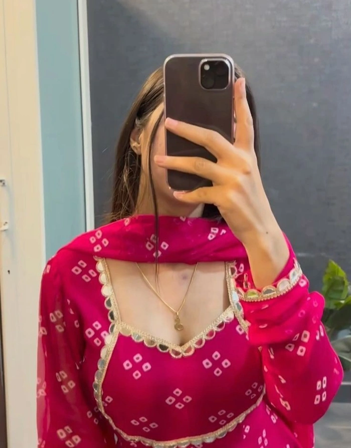 Attractive Instagram Hidden Face DP for Girls 32