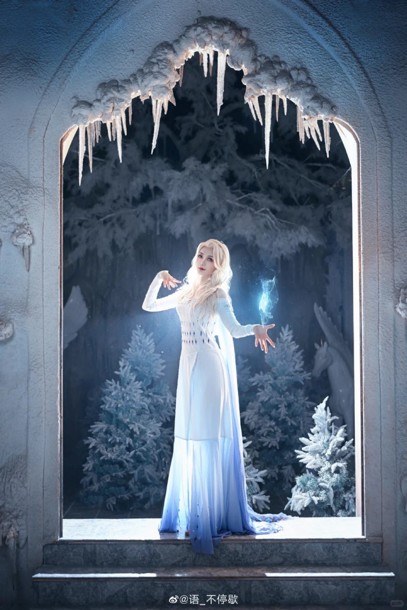 ảnh Elsa và Anna Cosplay 19