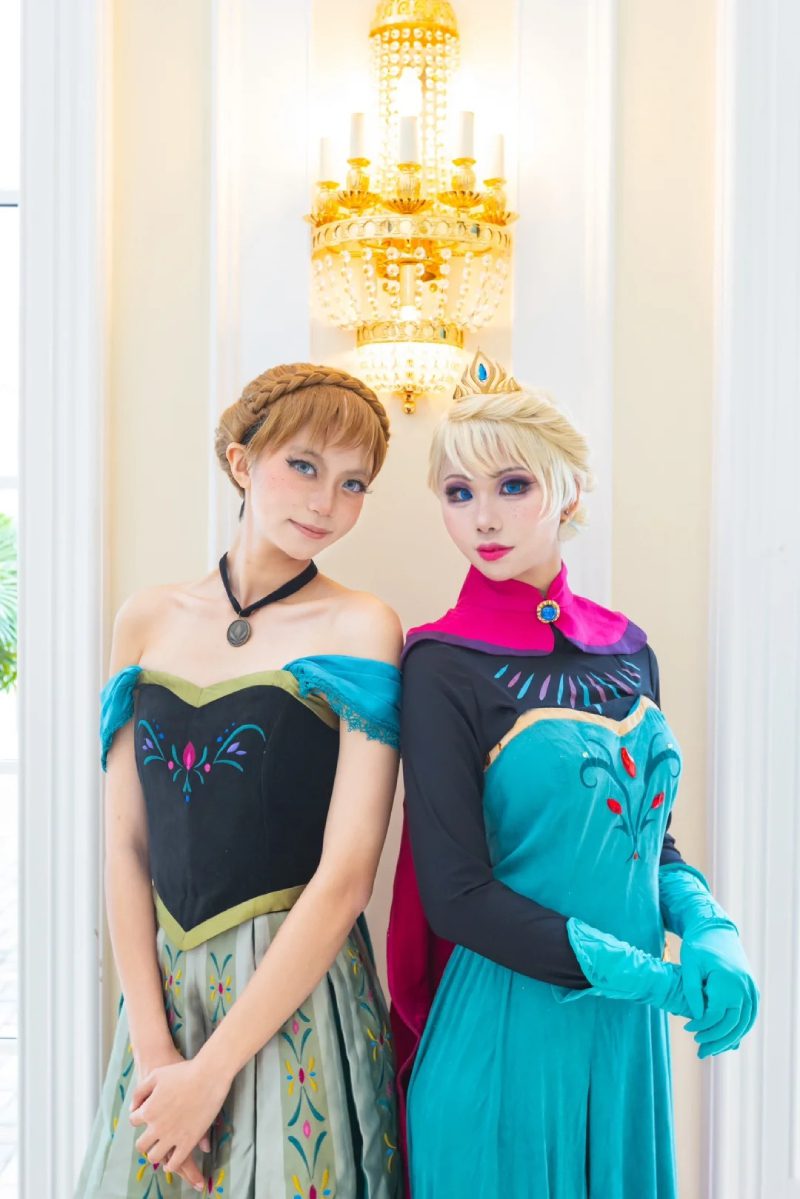 ảnh Elsa và Anna Cosplay 16