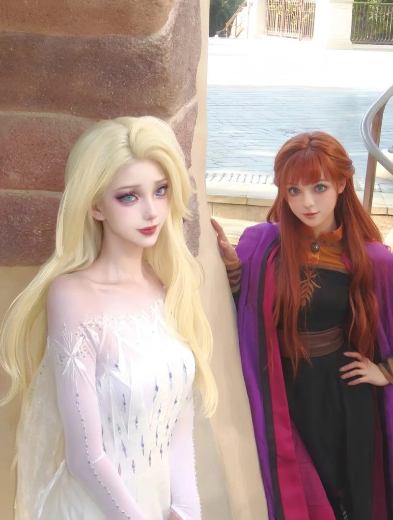 ảnh Elsa và Anna Cosplay 8