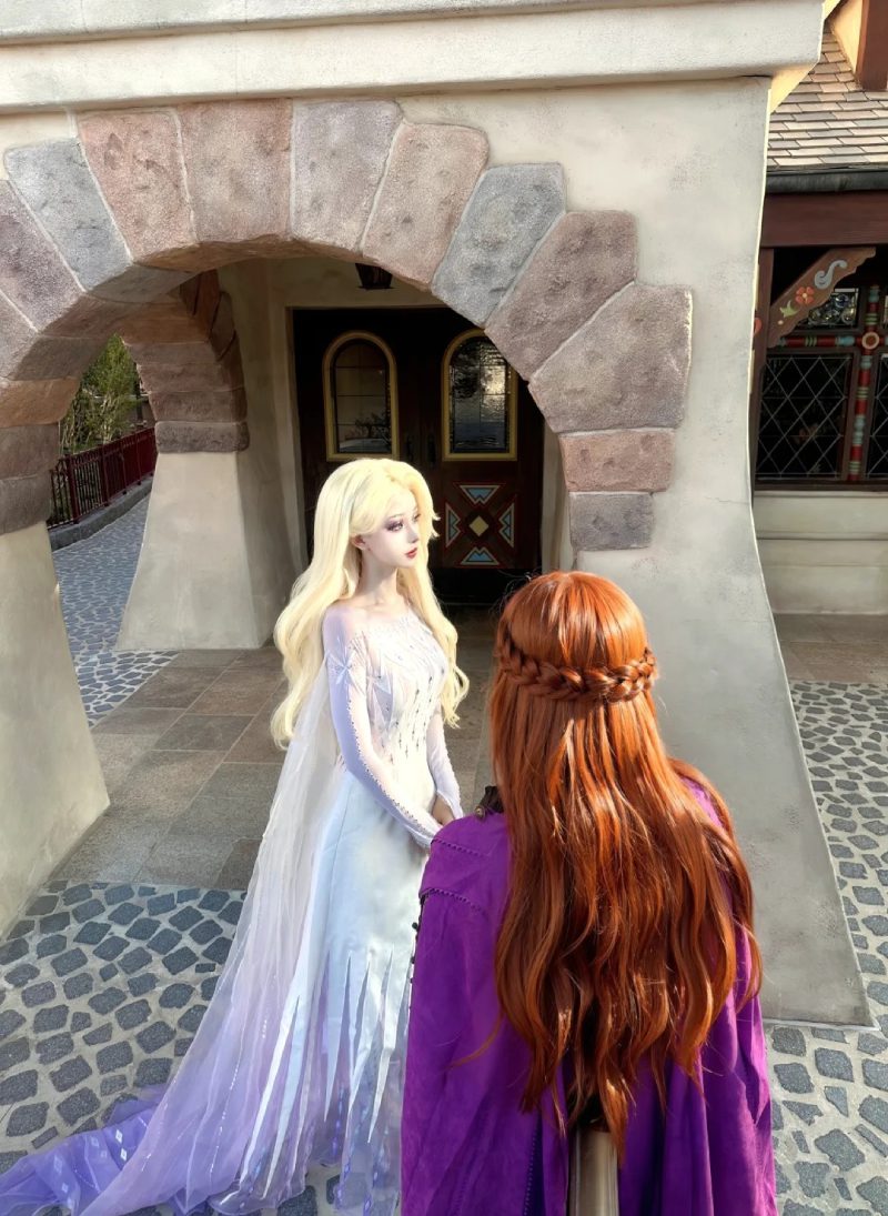 ảnh Elsa và Anna Cosplay 7