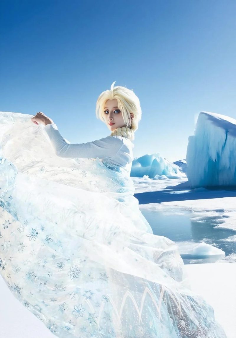 ảnh Elsa và Anna Cosplay 29