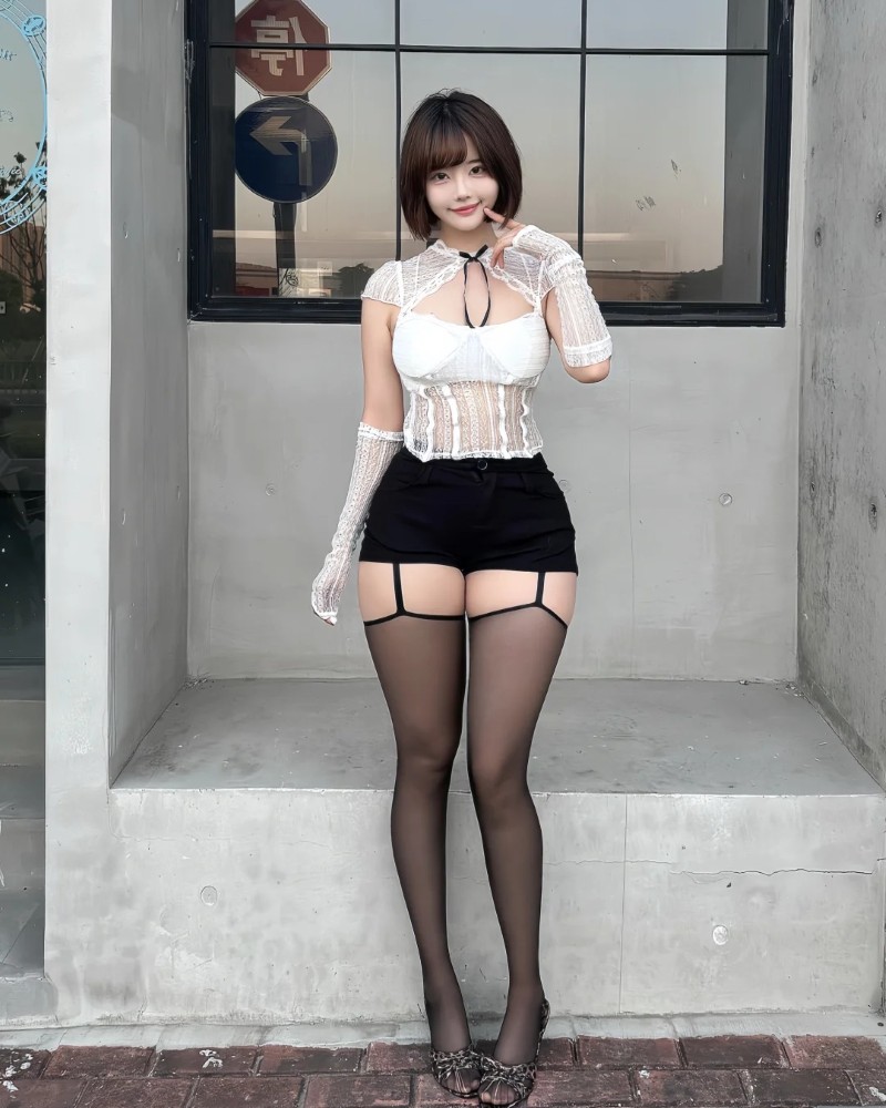 ảnh gái đùi to 22