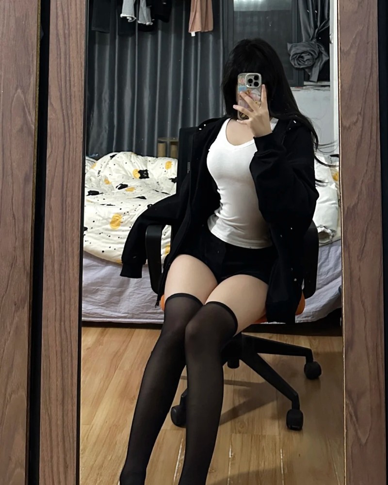 ảnh gái đùi to 9