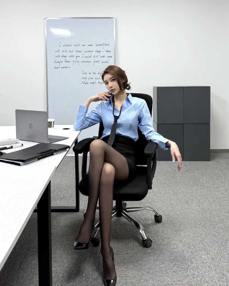 Gái văn phòng 26