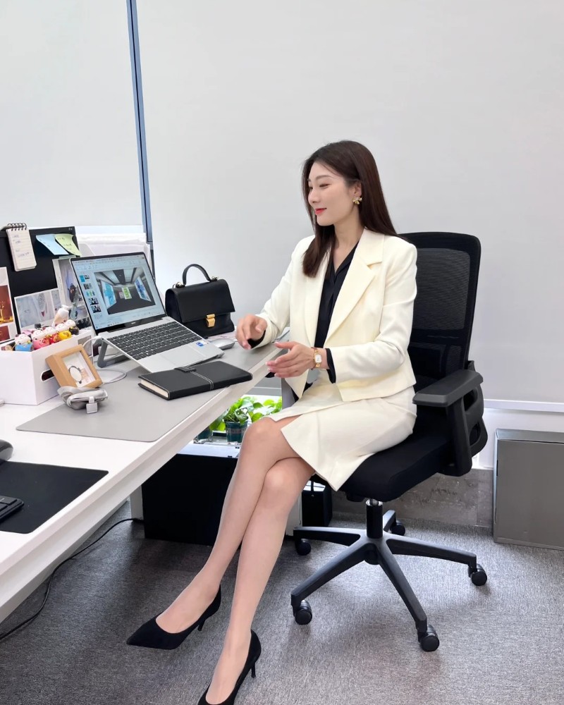 Gái văn phòng 3