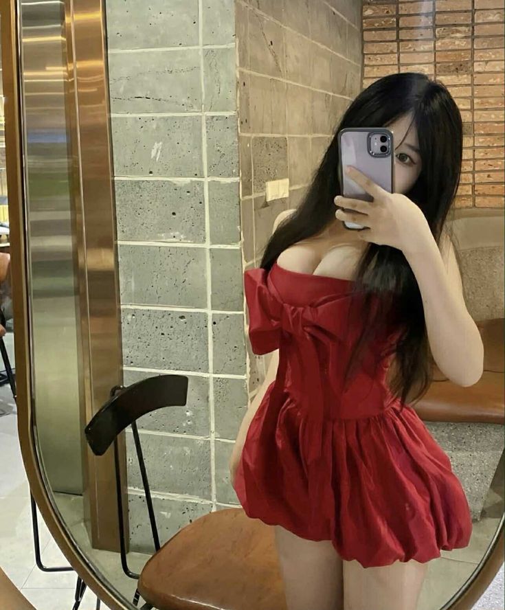 hình Gái vú bự 1