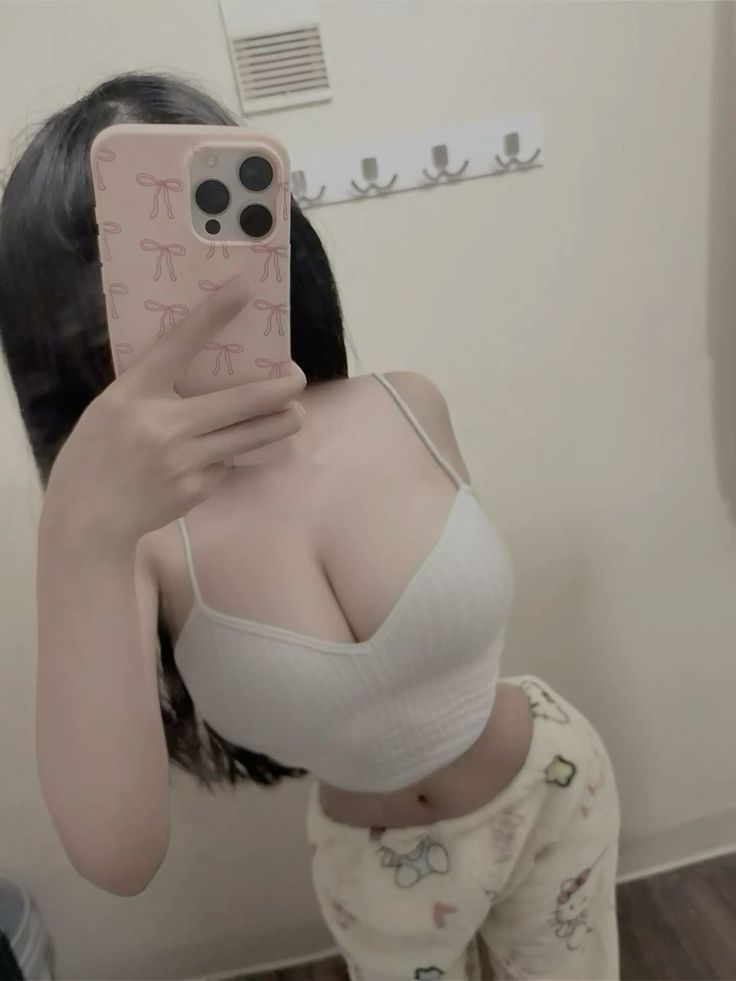 hình Gái vú bự 7