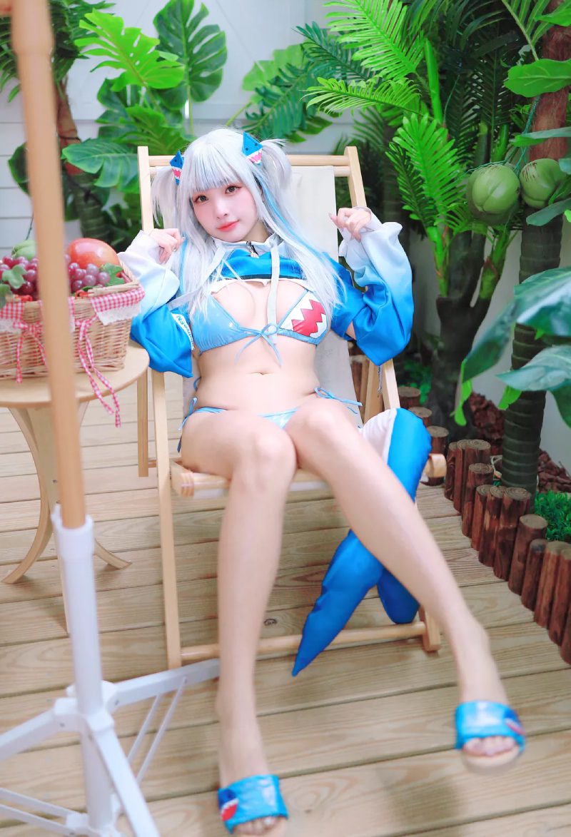 gái xinh cosplay Gawr Gura bổ mắt 3