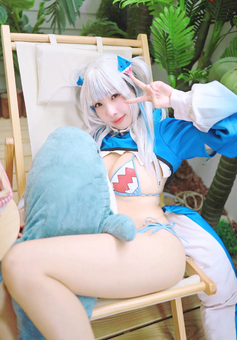 gái xinh cosplay Gawr Gura bổ mắt 1