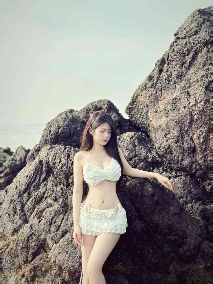 Gái xinh bikini quyến rũ 24