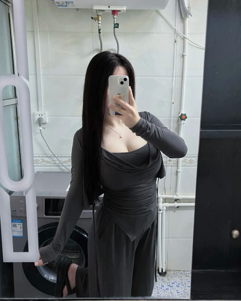 Gái xinh hở hang 44