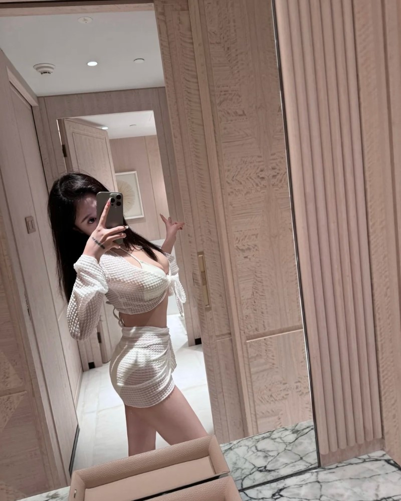 Gái xinh hở hang 20