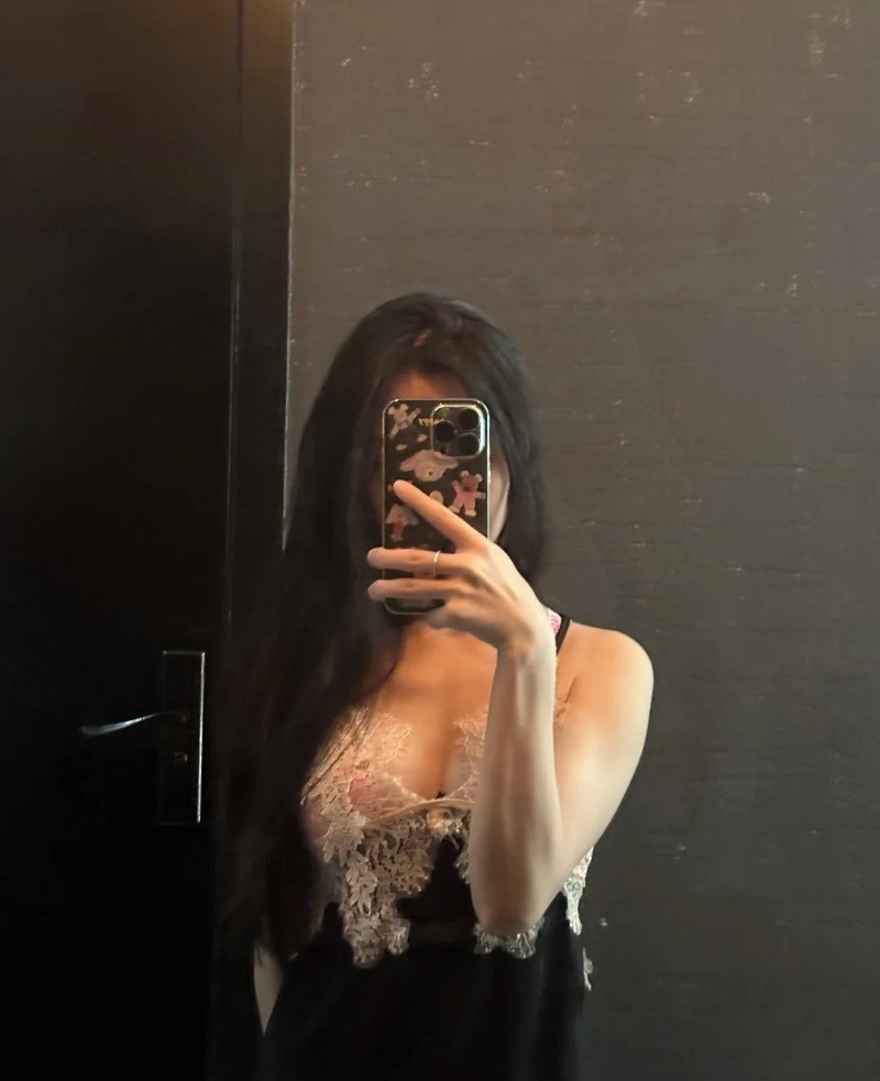 Gái xinh hở hang 8