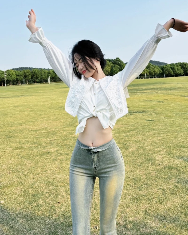 gái xinh mặc quần bó sát 28