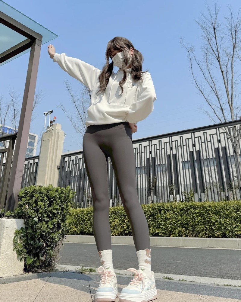 gái xinh mặc quần bó sát 24