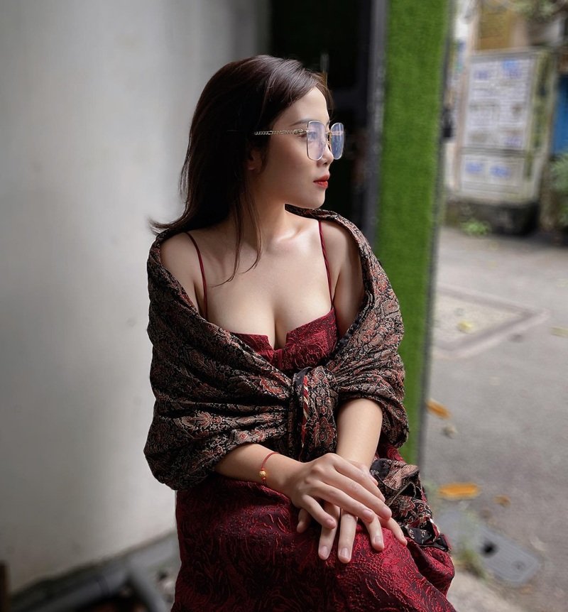 ảnh gái xinh mặc váy 40