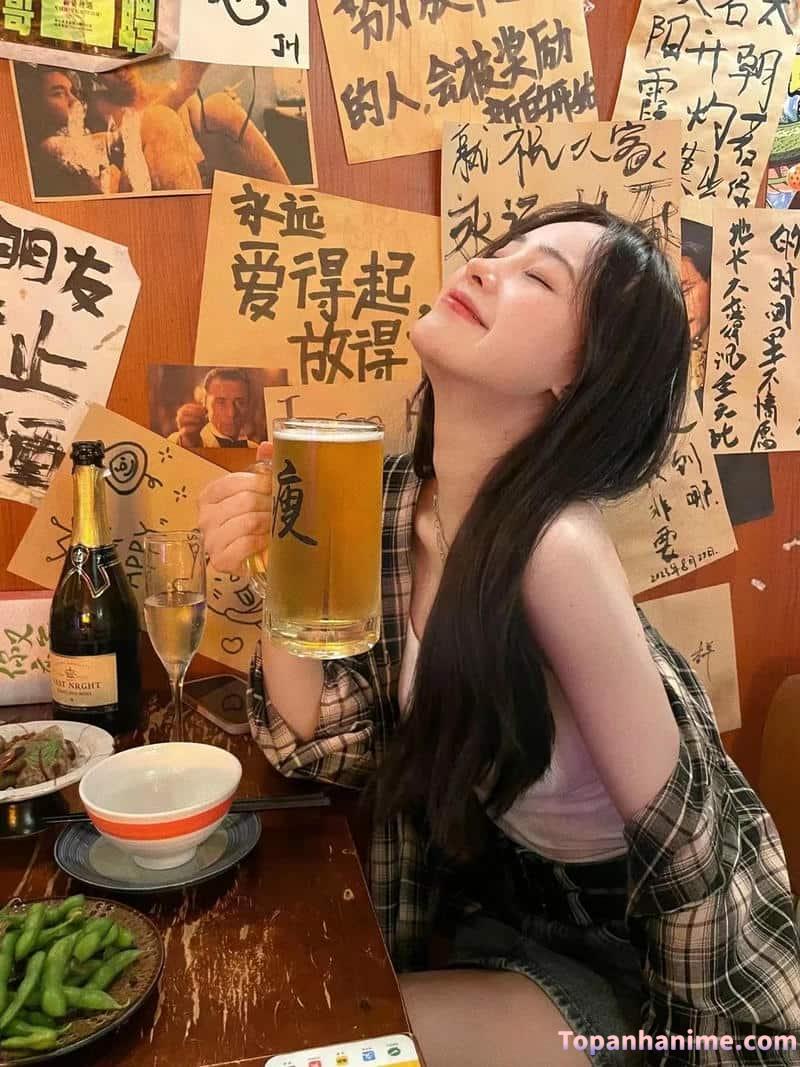 ảnh con gái uống bia 69