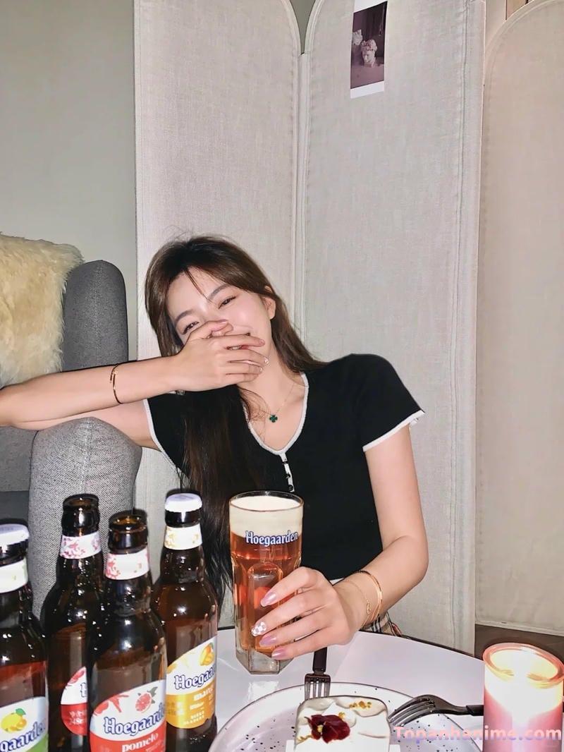 ảnh con gái uống bia 70