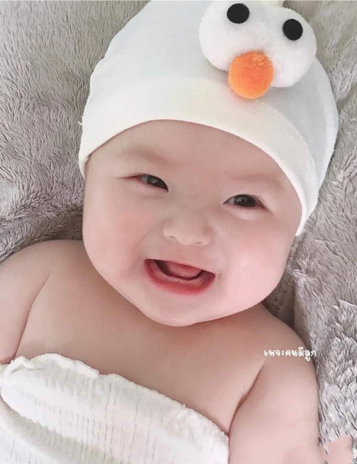 Hình Ảnh Em Bé Sơ Sinh Dễ Thương 4