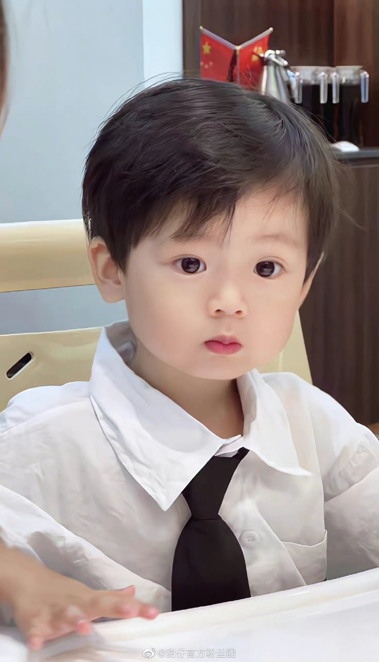 Hình Ảnh Em Bé Trai Dễ Thương 11