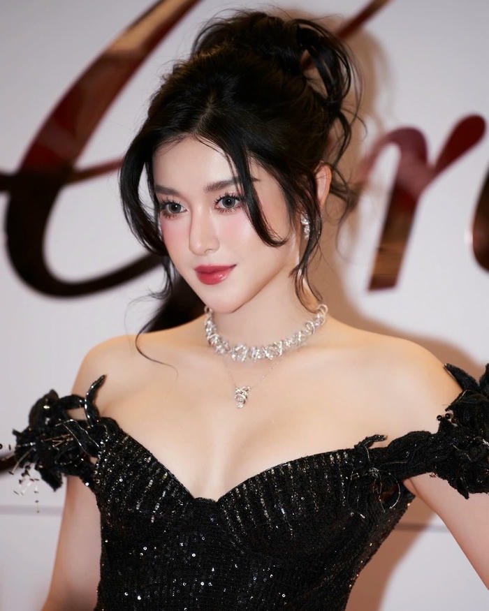 Huyền My bikini 13