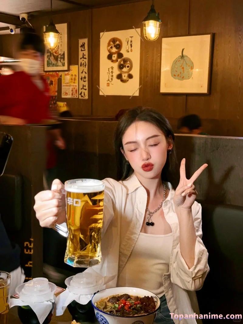 ảnh con gái uống bia 74