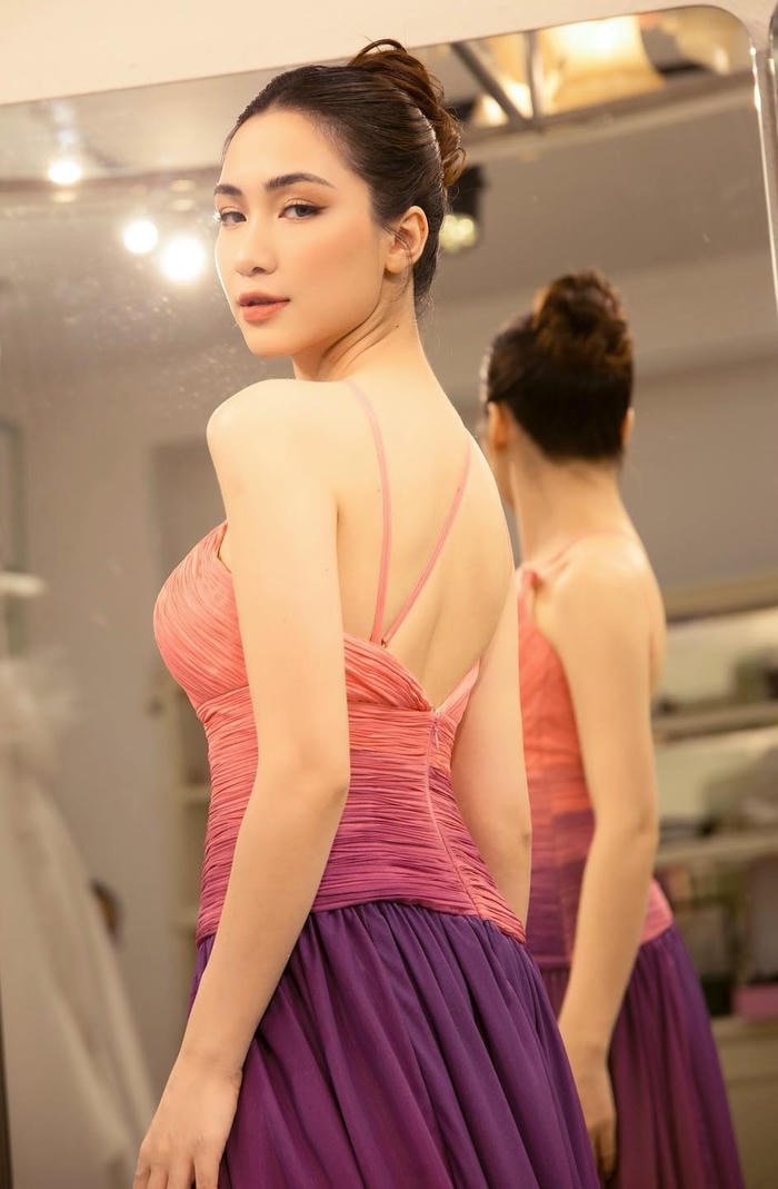 ảnh Hòa Minzy bikini 28