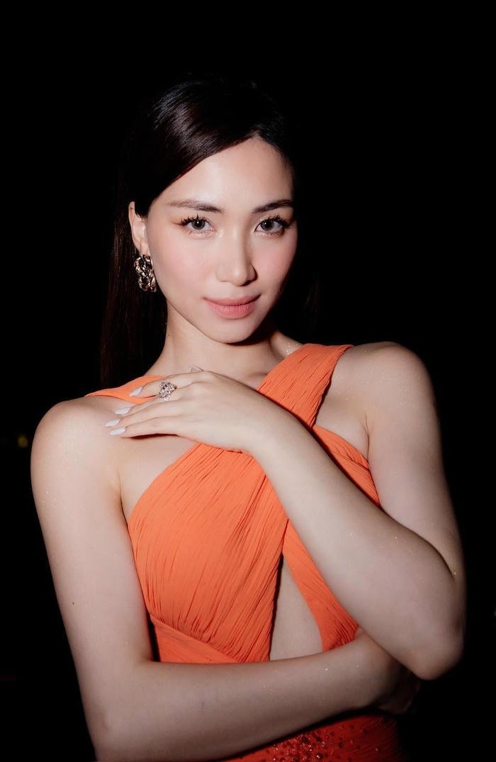 ảnh Hòa Minzy bikini 30