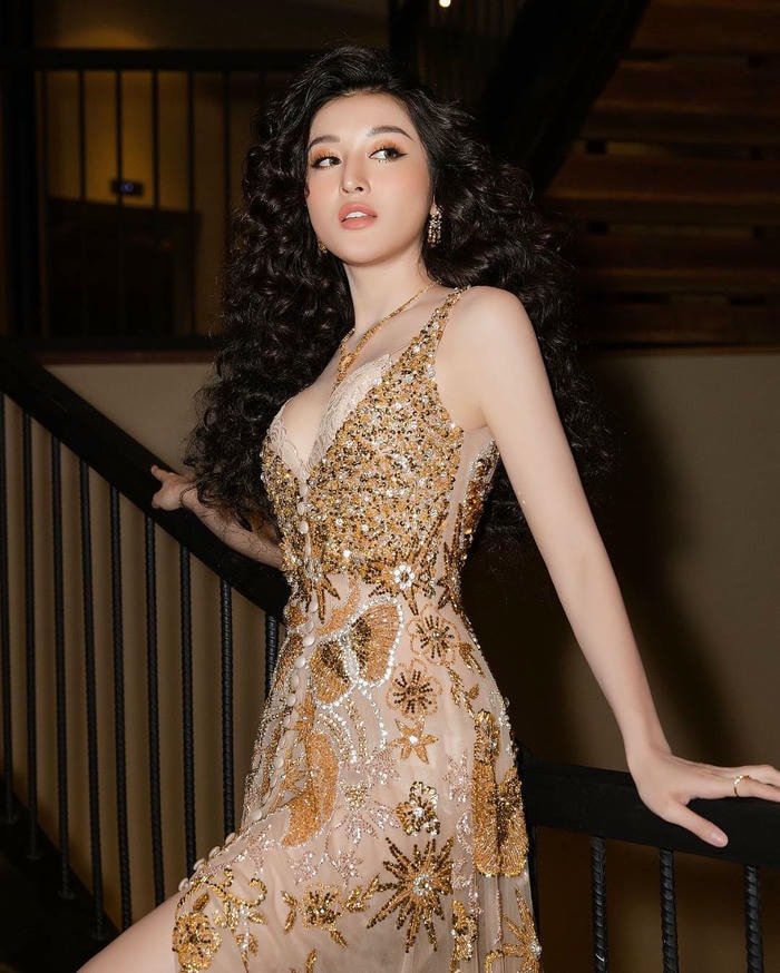 Huyền My bikini 16