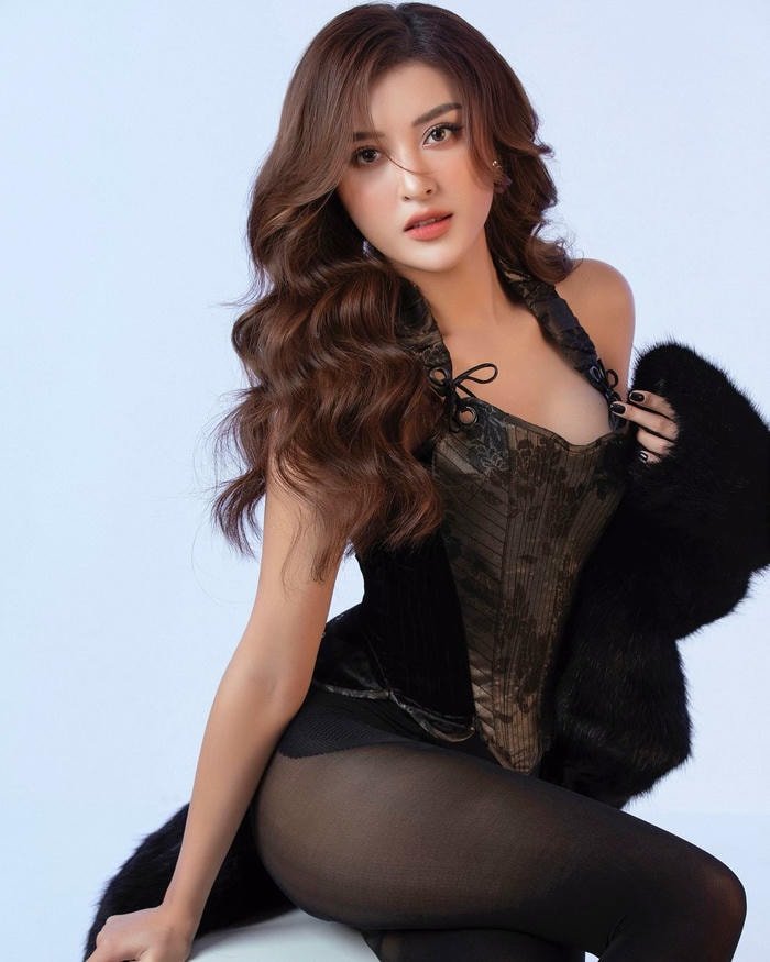 Huyền My bikini 24