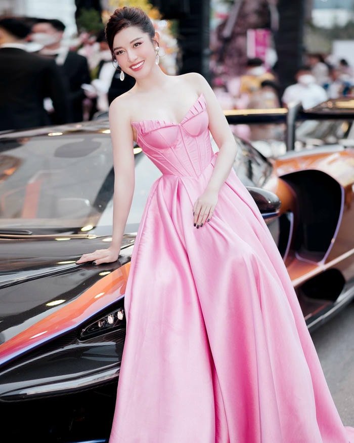 Huyền My bikini 26