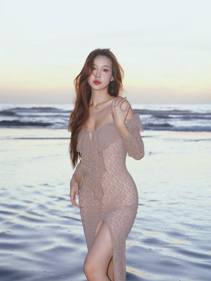 Lê Nguyễn Bảo Ngọc bikini 28