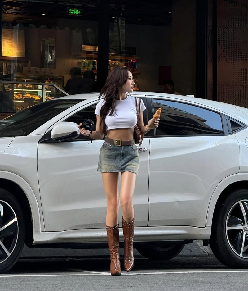 ảnh Lê thị khánh huyền sexy 17