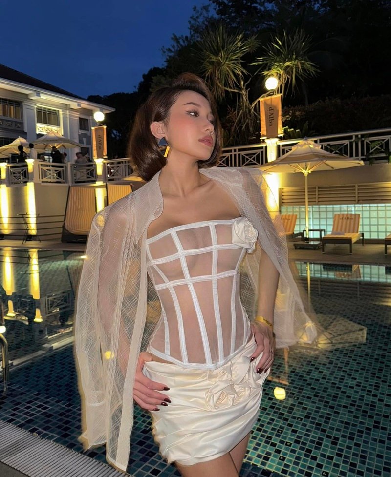 ảnh Lê thị khánh huyền sexy 32