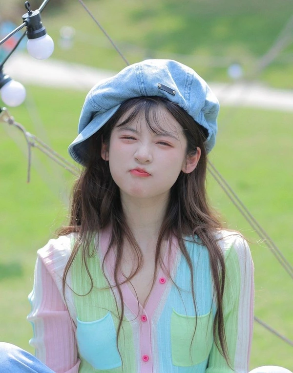 Cute WhatsApp DP Girl 54