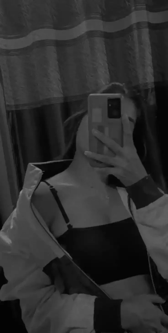 Attractive Instagram Hidden Face DP for Girls 63