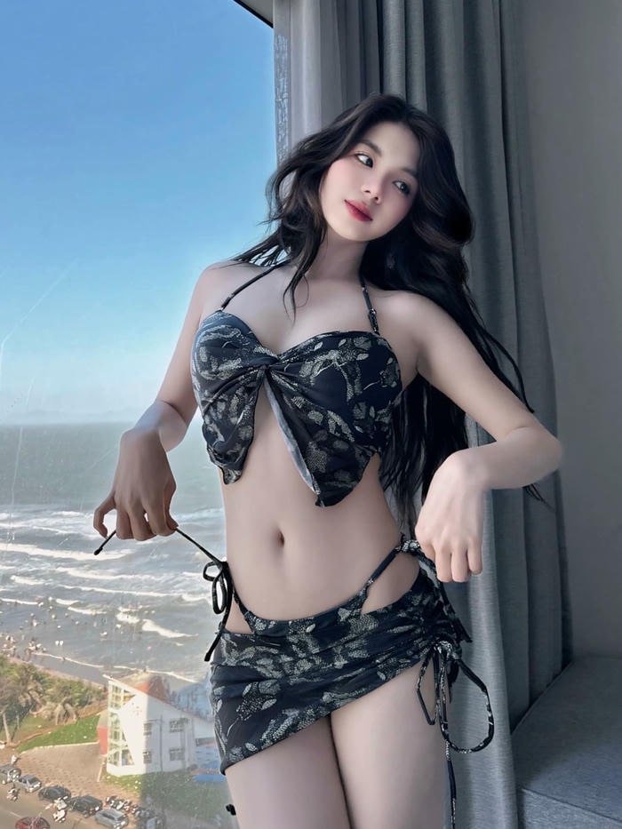 Trà Hạ Ly bikini 26