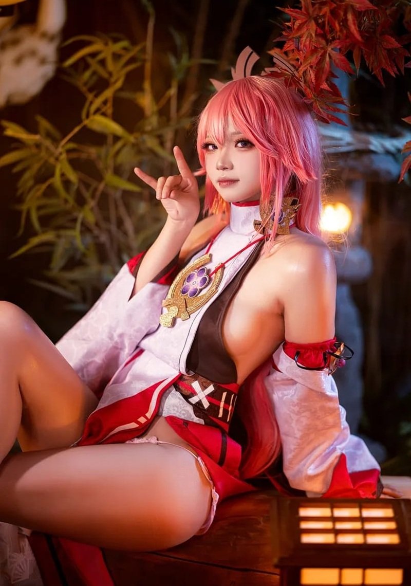 yae miko cosplay 26